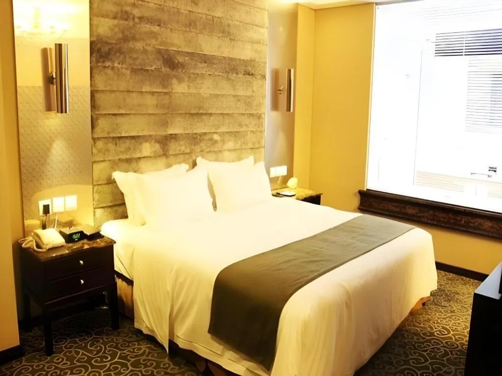 Bed in Green Westdon Hotel