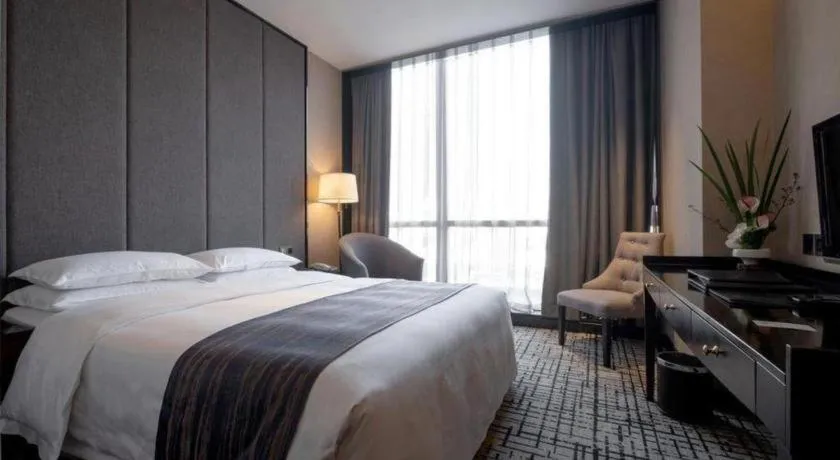 Bed in Green Westdon Hotel