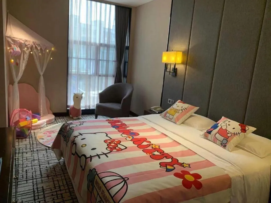 Bed in Green Westdon Hotel