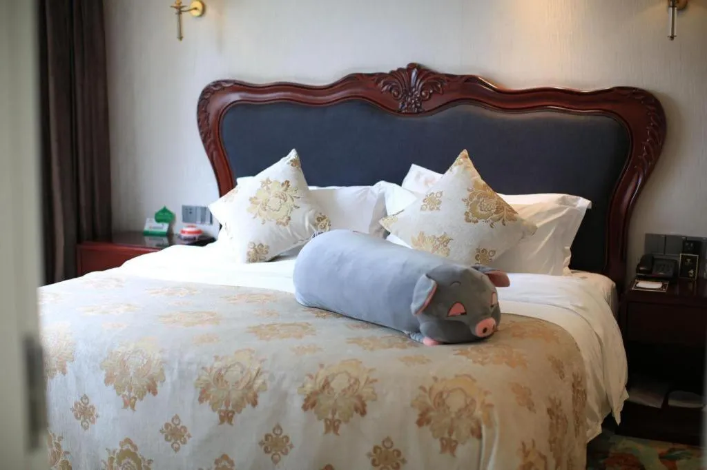 Bed in Chongqing River Romance Hotel