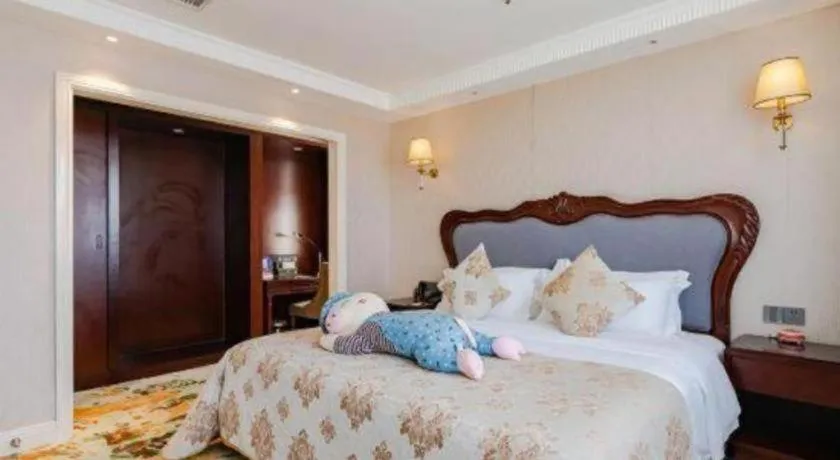 Bed in Chongqing River Romance Hotel