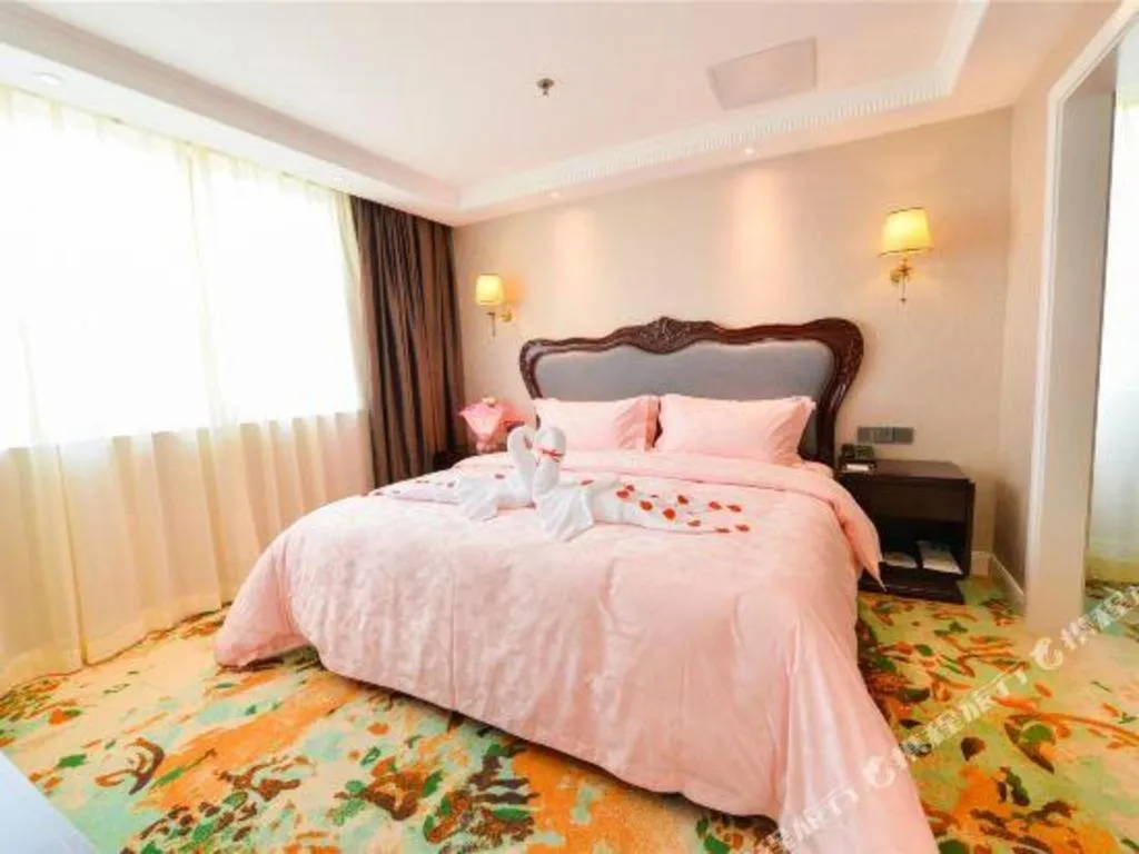 Bed in Chongqing River Romance Hotel