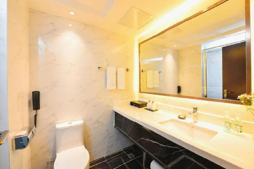 Chongqing River Romance Hotel