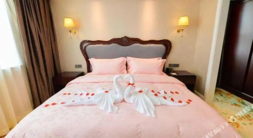 Bed in Chongqing River Romance Hotel