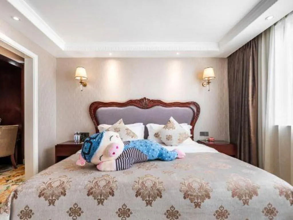 Bed in Chongqing River Romance Hotel