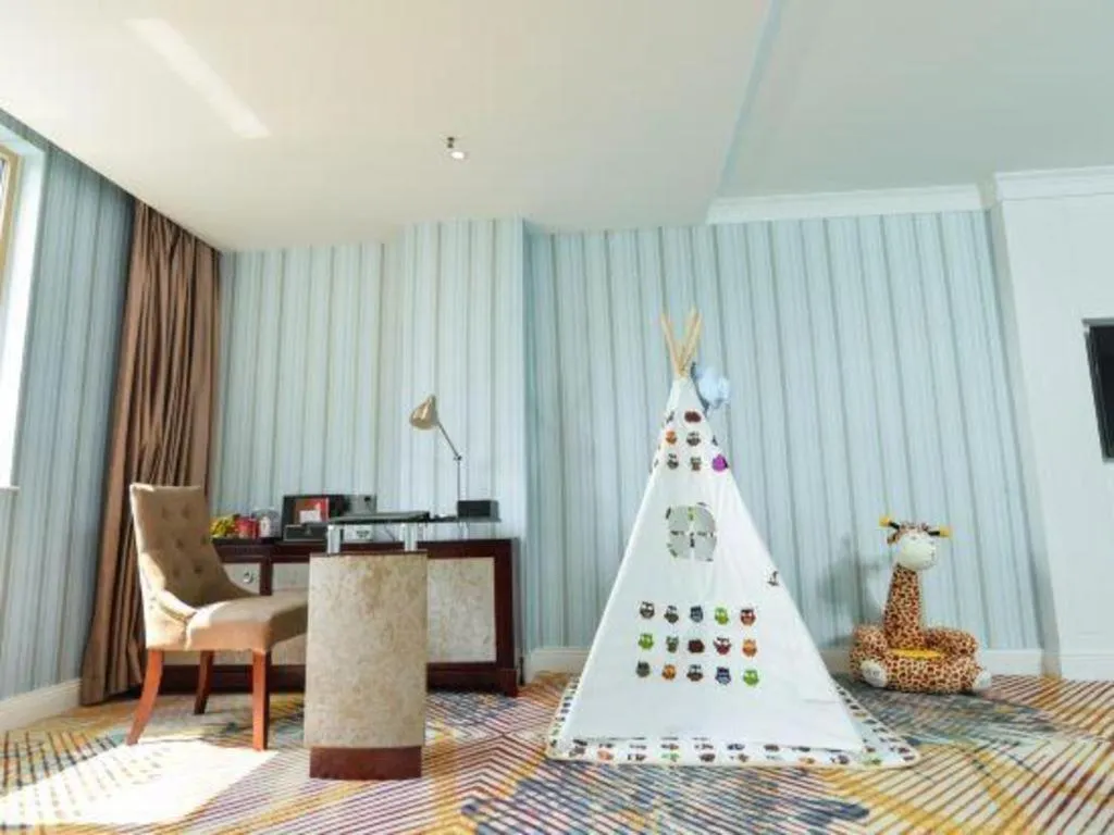 Chongqing River Romance Hotel