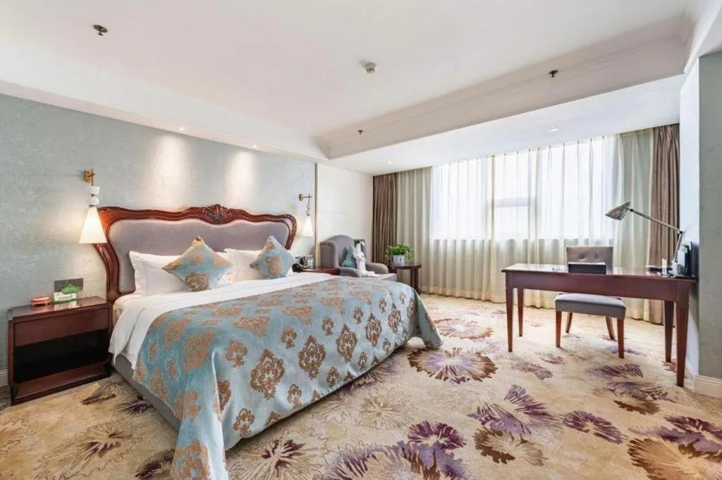 Bed in Chongqing River Romance Hotel