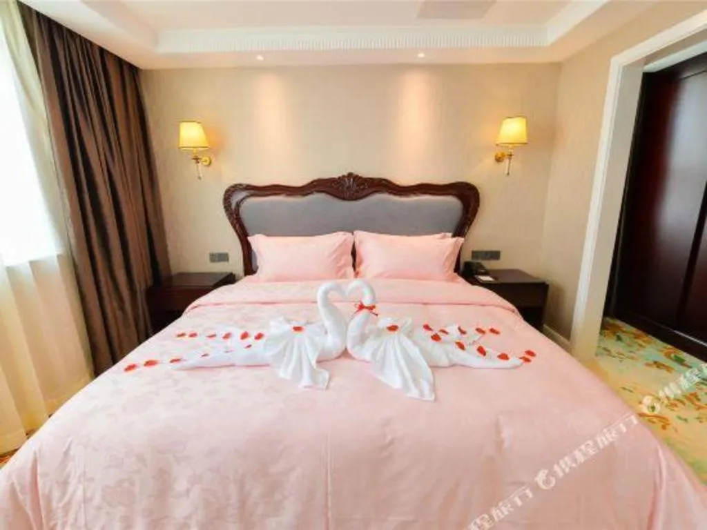 Bed in Chongqing River Romance Hotel