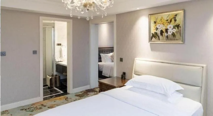 Bed in Chongqing River Romance Hotel