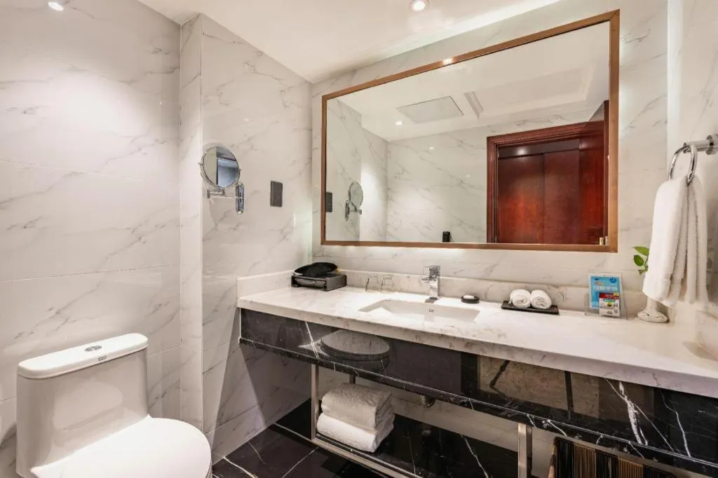 Chongqing River Romance Hotel