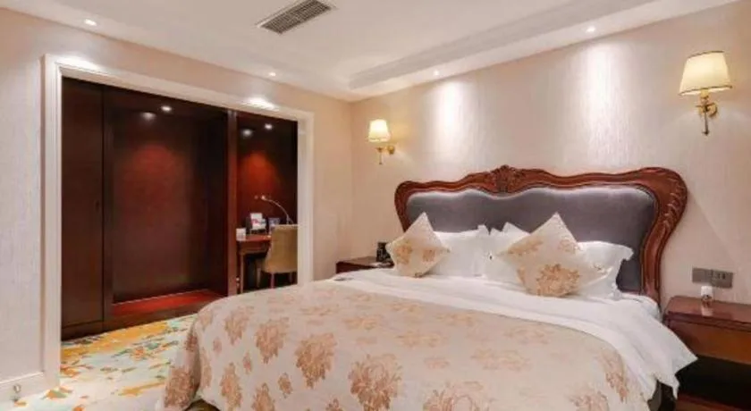 Bed in Chongqing River Romance Hotel