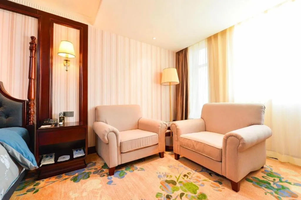 Chongqing River Romance Hotel