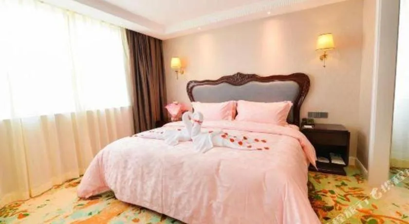 Bed in Chongqing River Romance Hotel