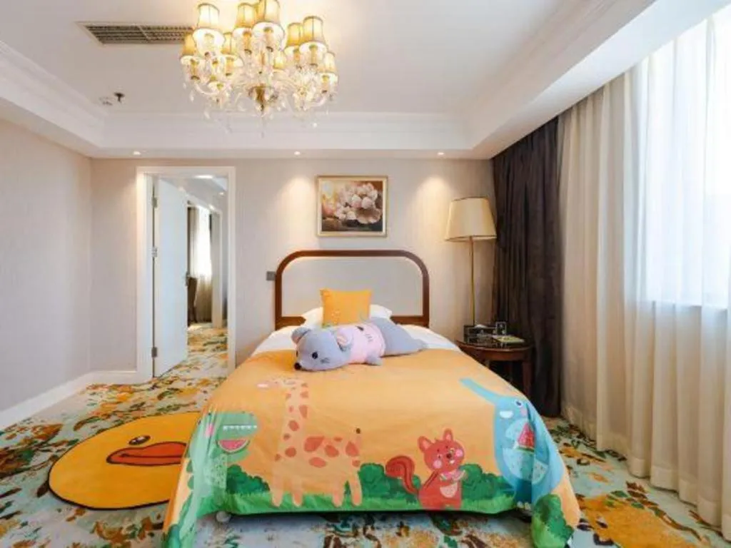Bed in Chongqing River Romance Hotel