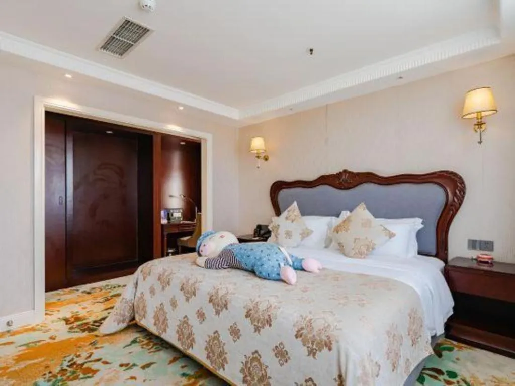 Bed in Chongqing River Romance Hotel
