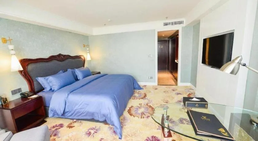 Bed in Chongqing River Romance Hotel