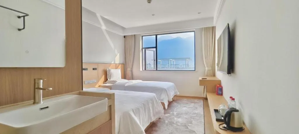 Bed in Yichang Three Gorges Project Hotel