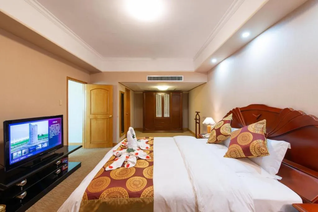 Bed in Yichang Three Gorges Project Hotel