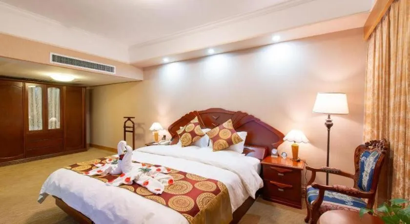 Bed in Yichang Three Gorges Project Hotel