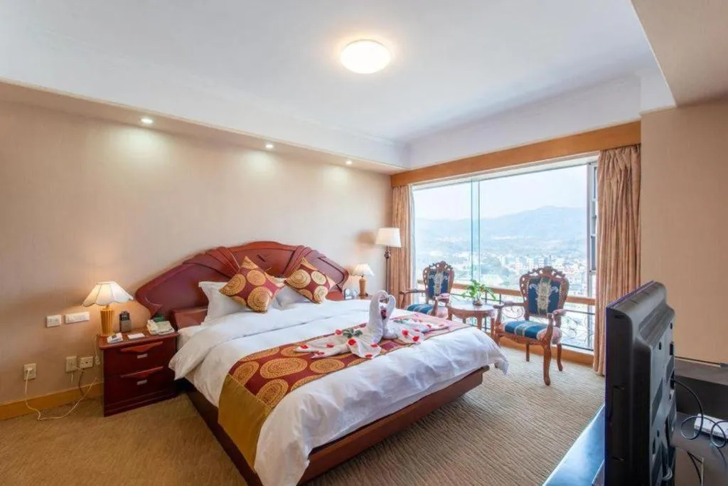 Bed in Yichang Three Gorges Project Hotel