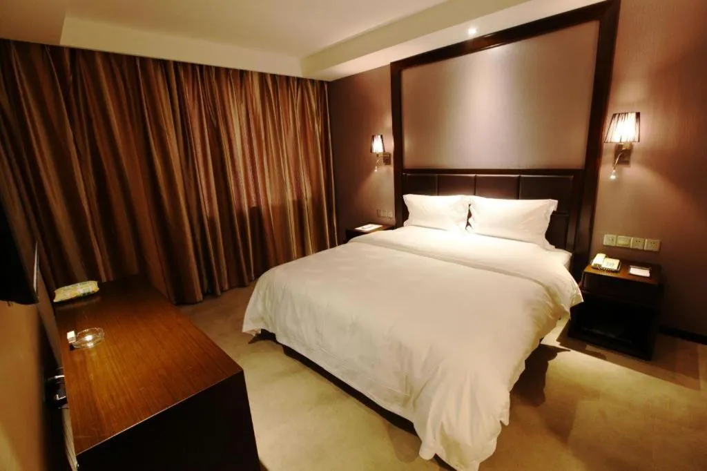 Bed in Yichang Three Gorges Project Hotel