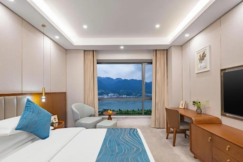 Bed in Yichang Three Gorges Project Hotel