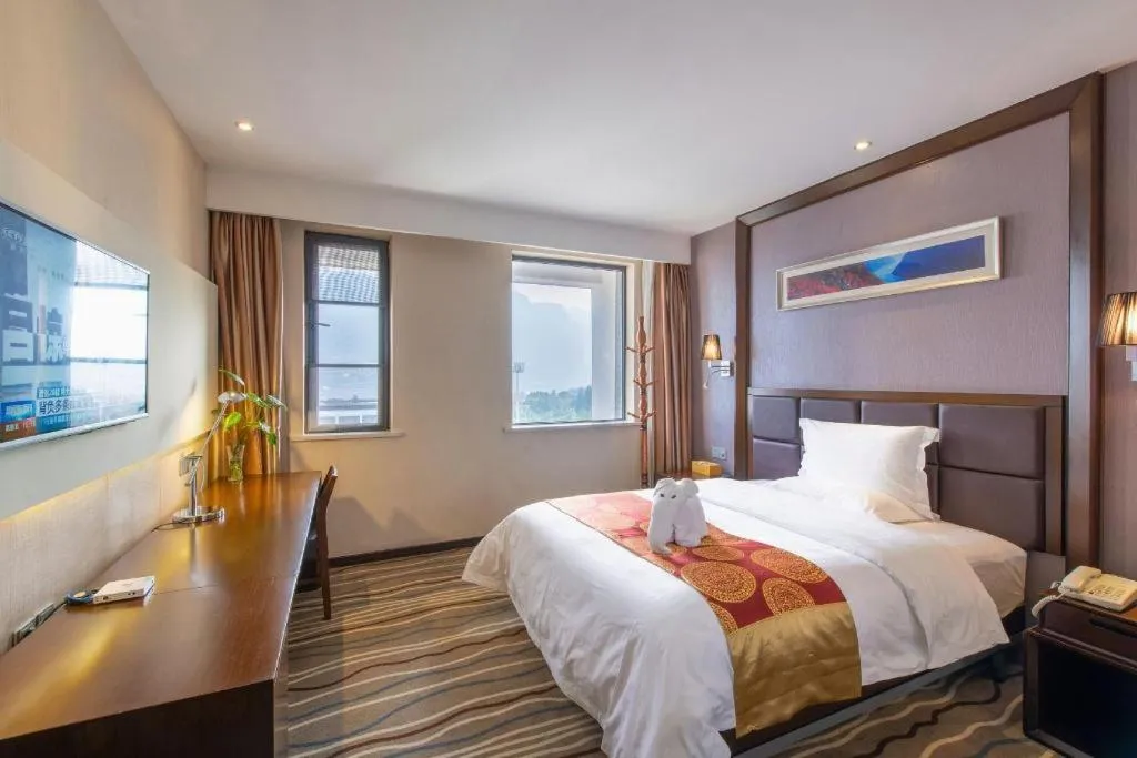 Bed in Yichang Three Gorges Project Hotel