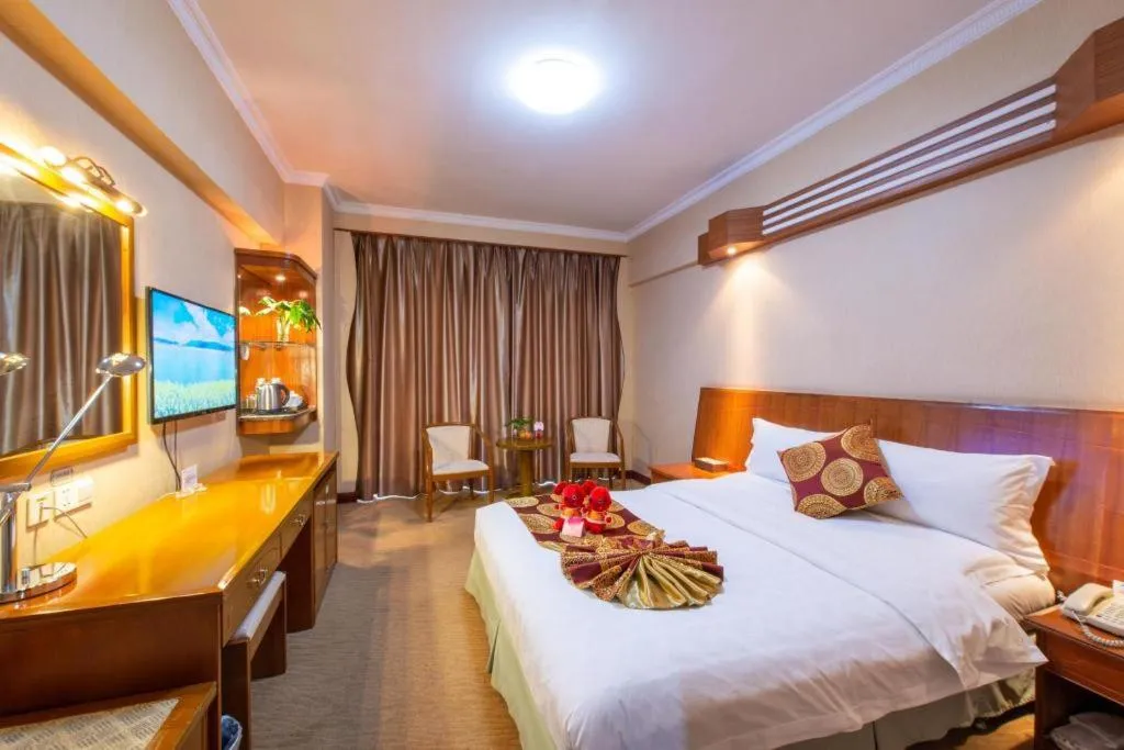 Bed in Yichang Three Gorges Project Hotel
