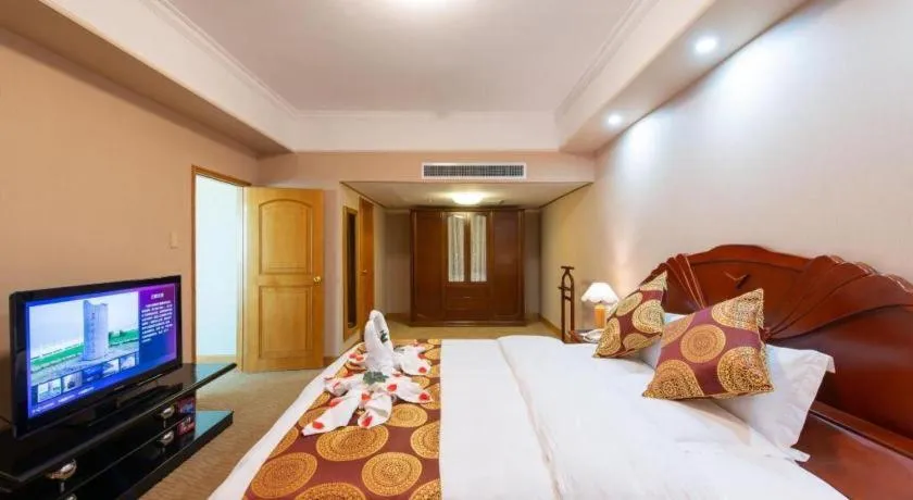 Bed in Yichang Three Gorges Project Hotel