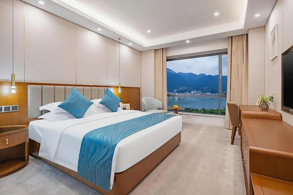 Bed in Yichang Three Gorges Project Hotel