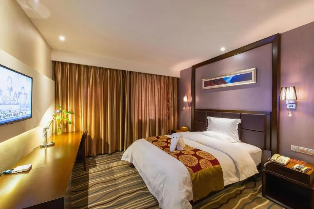 Bed in Yichang Three Gorges Project Hotel