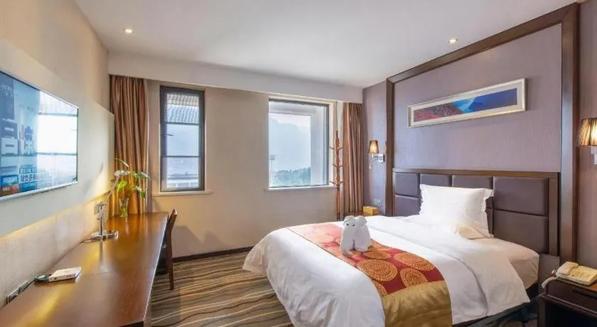 Bed in Yichang Three Gorges Project Hotel