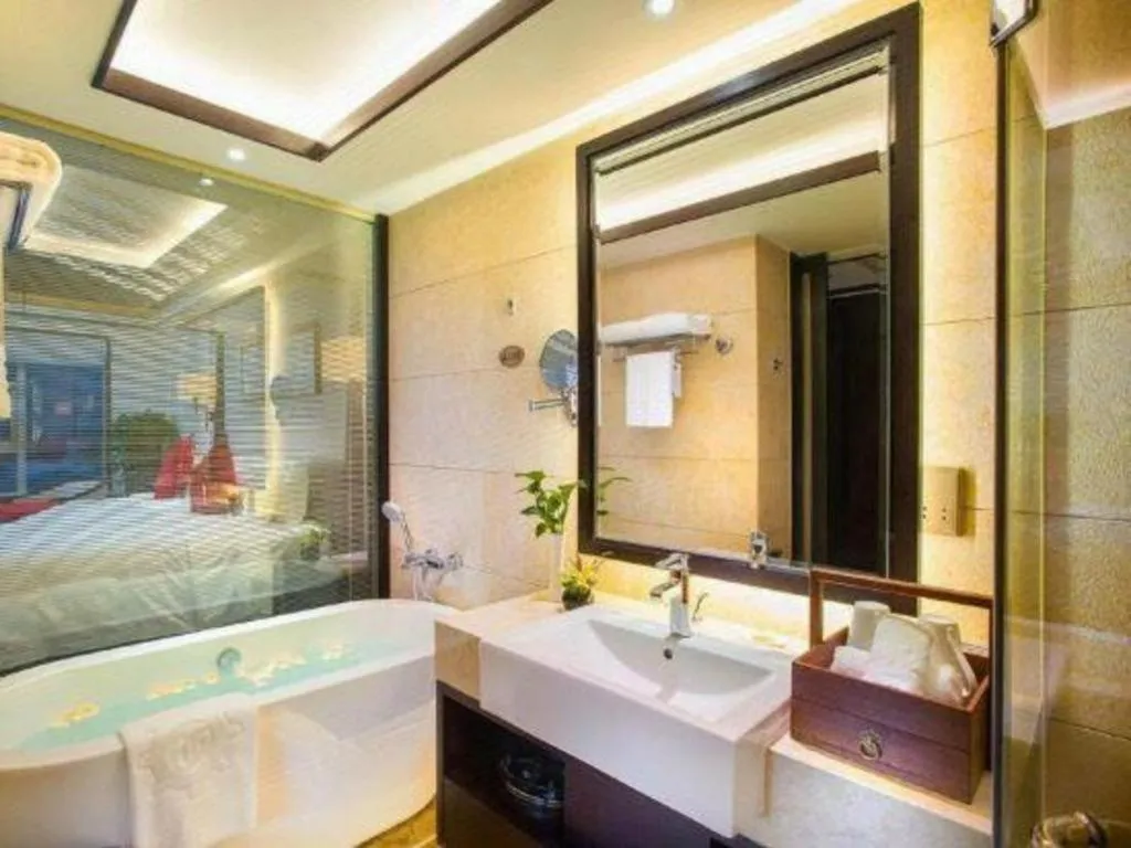 Bed in Fuyang International Trade Centre Hotel