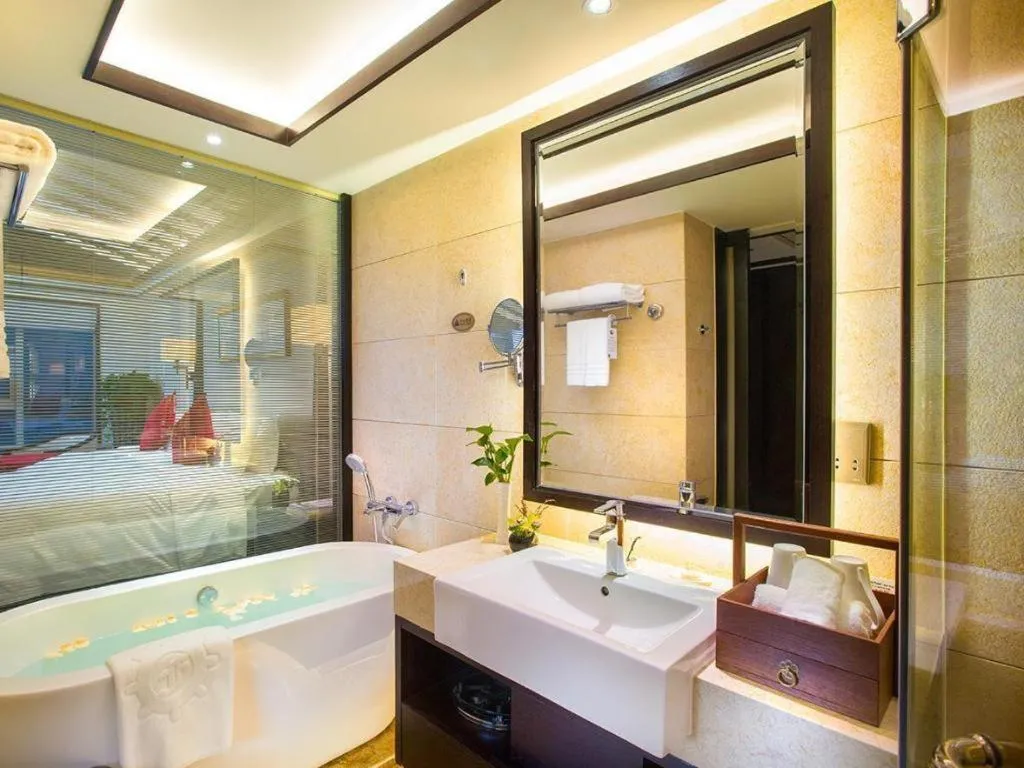 Bed in Fuyang International Trade Centre Hotel