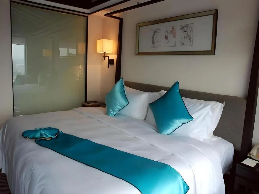 Bed in Fuyang International Trade Centre Hotel