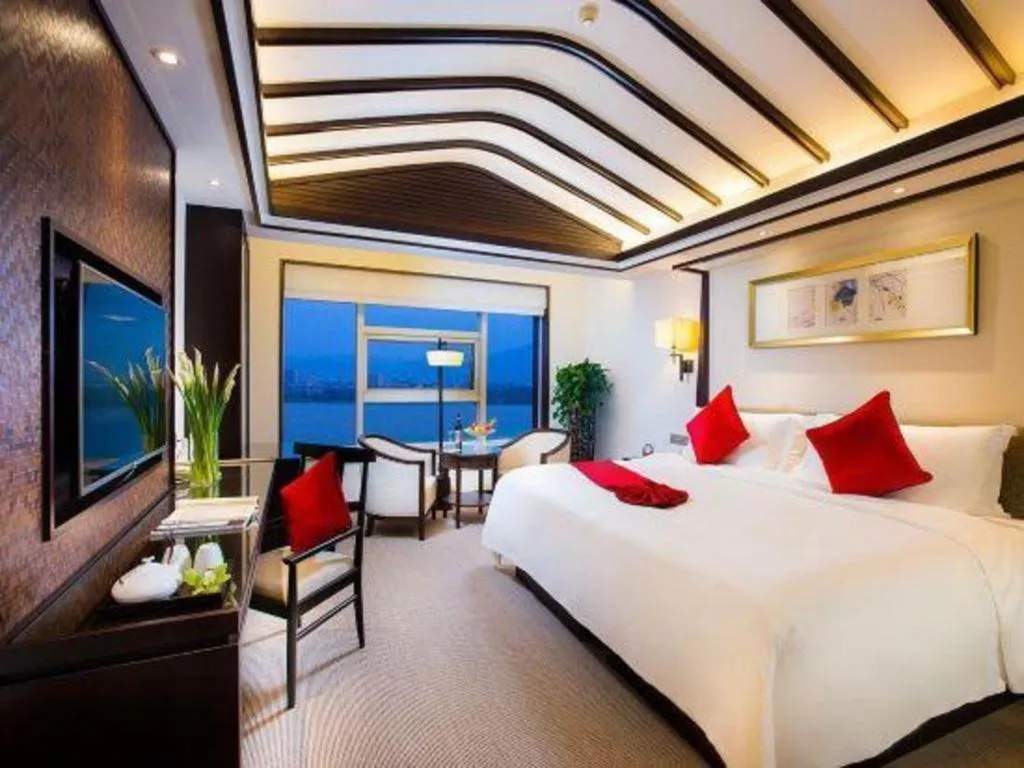 Bed in Fuyang International Trade Centre Hotel