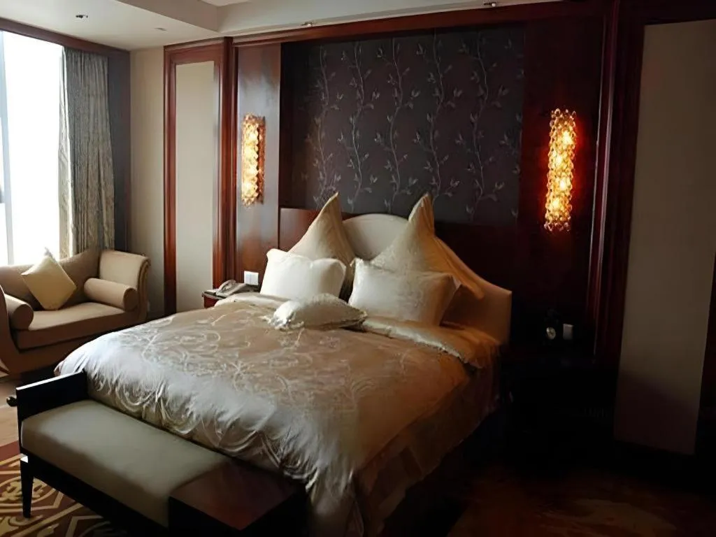 Bed in Fuyang International Trade Centre Hotel