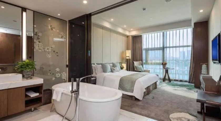 Bed in Nanjing Lakehome Hotels and Resorts