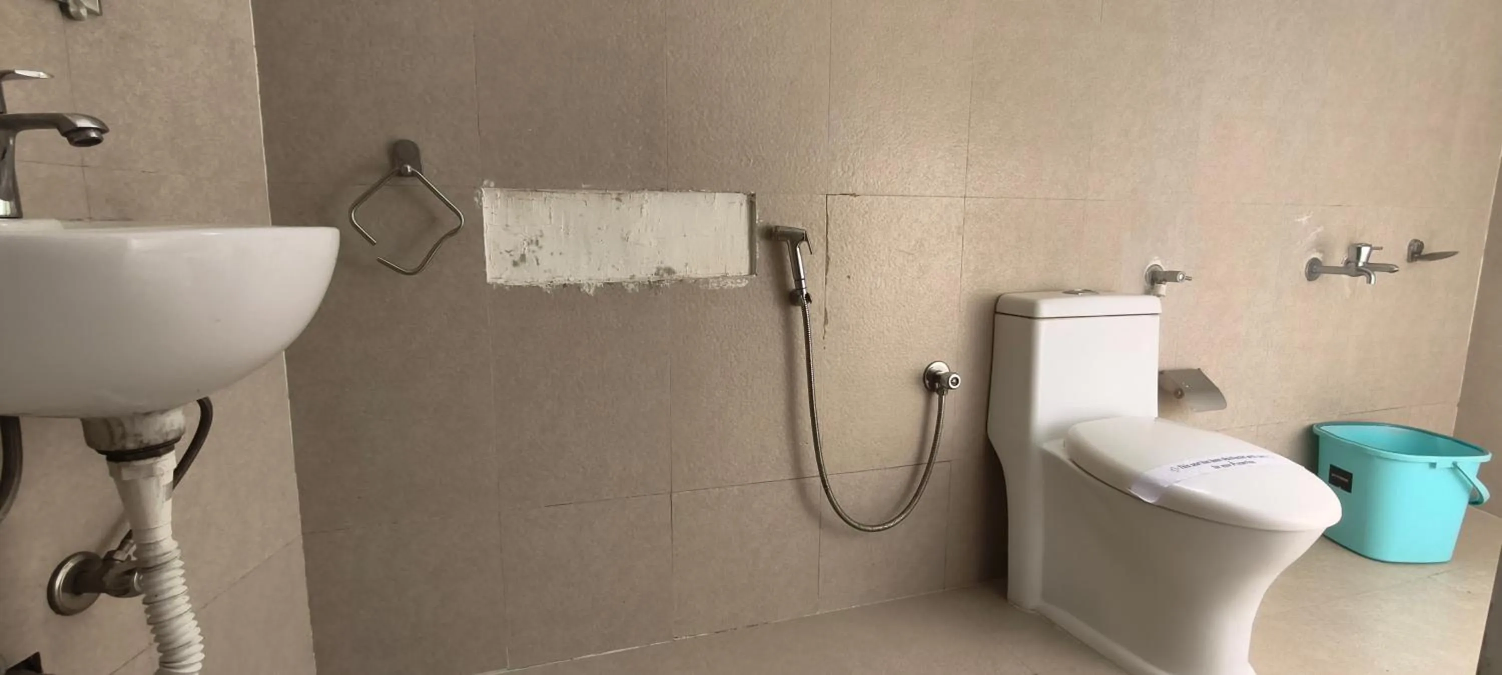 Shower in Tree Elanza, Unit of Santhi Ayurvedic Resort