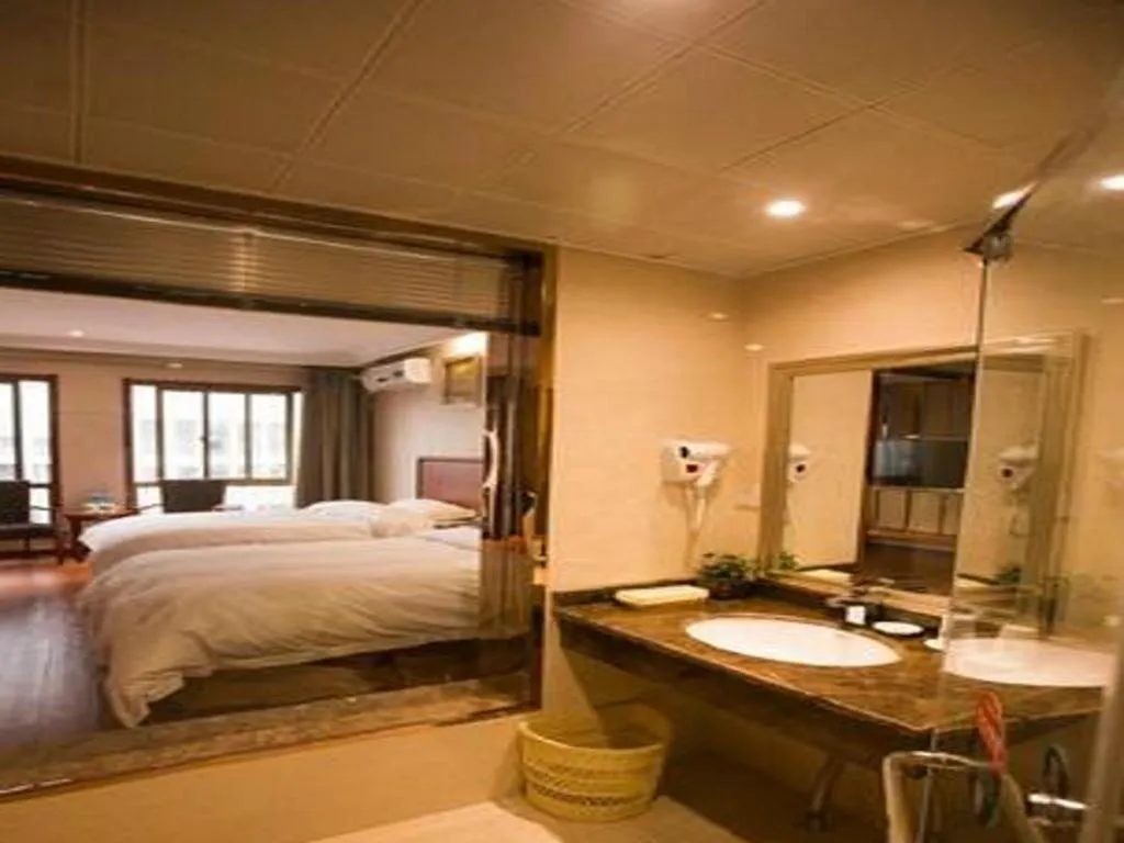 Bed in GreenTree Inn ChiZhou QinGYAng Miaoqian Road Rongxing Building Business Hotel