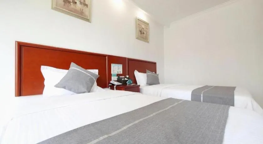 Bed in GreenTree Inn ChiZhou QinGYAng Miaoqian Road Rongxing Building Business Hotel