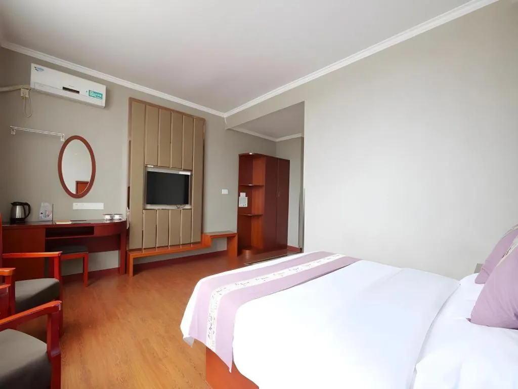 Bed in GreenTree Inn ChiZhou QinGYAng Miaoqian Road Rongxing Building Business Hotel