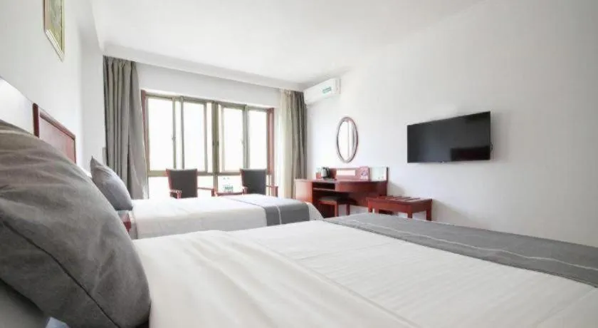 Bed in GreenTree Inn ChiZhou QinGYAng Miaoqian Road Rongxing Building Business Hotel