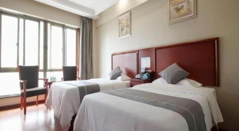 Bed in GreenTree Inn ChiZhou QinGYAng Miaoqian Road Rongxing Building Business Hotel