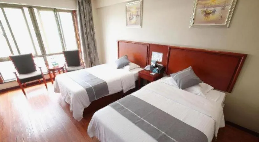 Bed in GreenTree Inn ChiZhou QinGYAng Miaoqian Road Rongxing Building Business Hotel