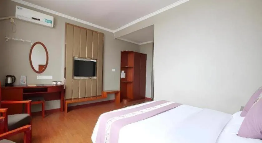 Bed in GreenTree Inn ChiZhou QinGYAng Miaoqian Road Rongxing Building Business Hotel