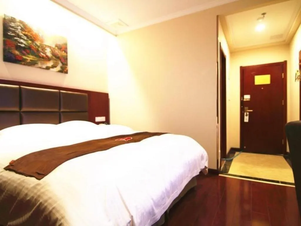 Bed in GreenTree Inn ChaoHu Tianchao Plaza Express Hotel