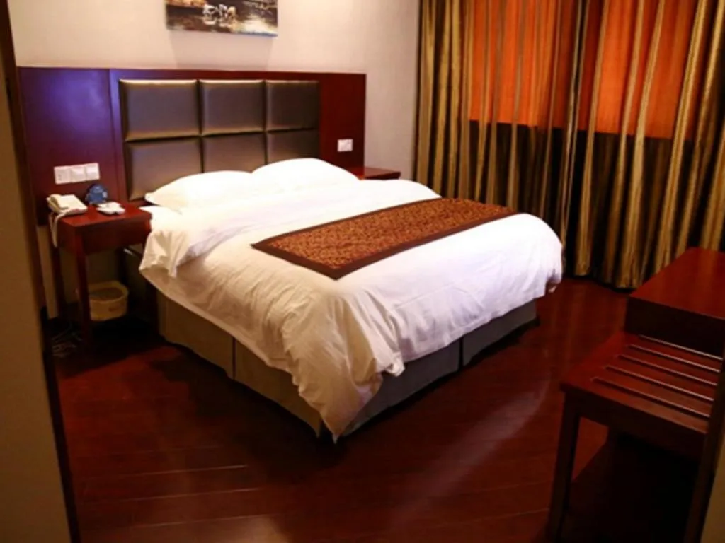 Bed in GreenTree Inn ChaoHu Tianchao Plaza Express Hotel