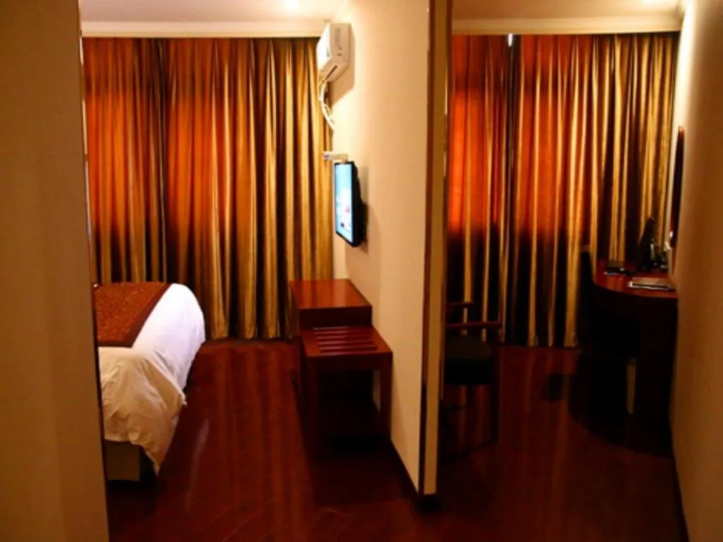 Bed in GreenTree Inn ChaoHu Tianchao Plaza Express Hotel