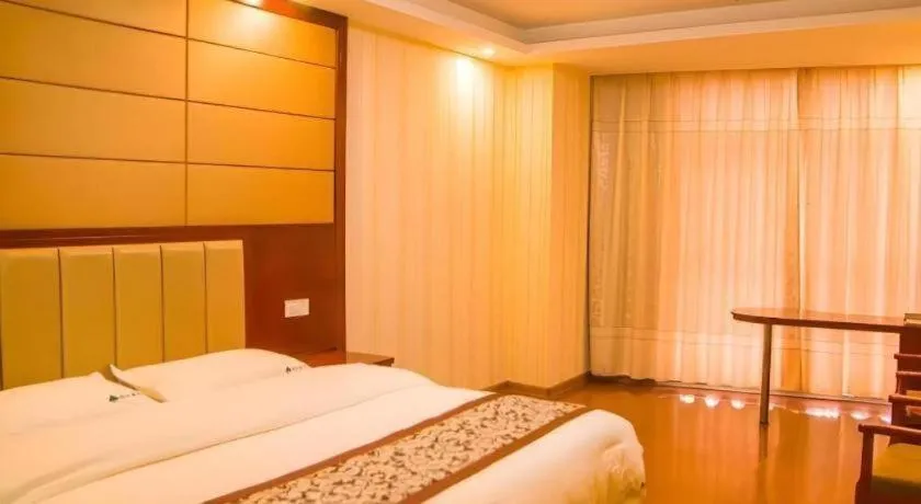 Bed in GreenTree Inn Chuzhou City Quanjiao County High-Speed Italy Trade City Business Hotel